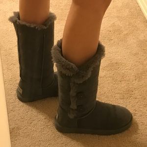 Grey button up Uggs